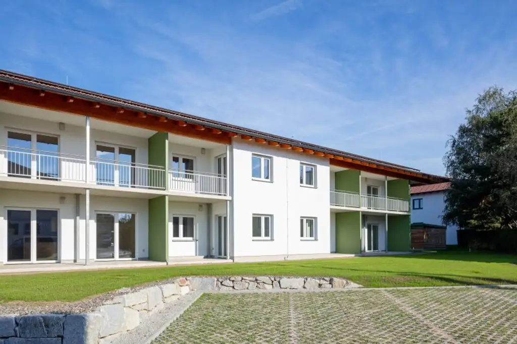 Neuwertige Gartenwohnung in Hagenberg mit 88 m²   II   Garten und Loggia mit gesamt 86 m²   II   große Einbauküche