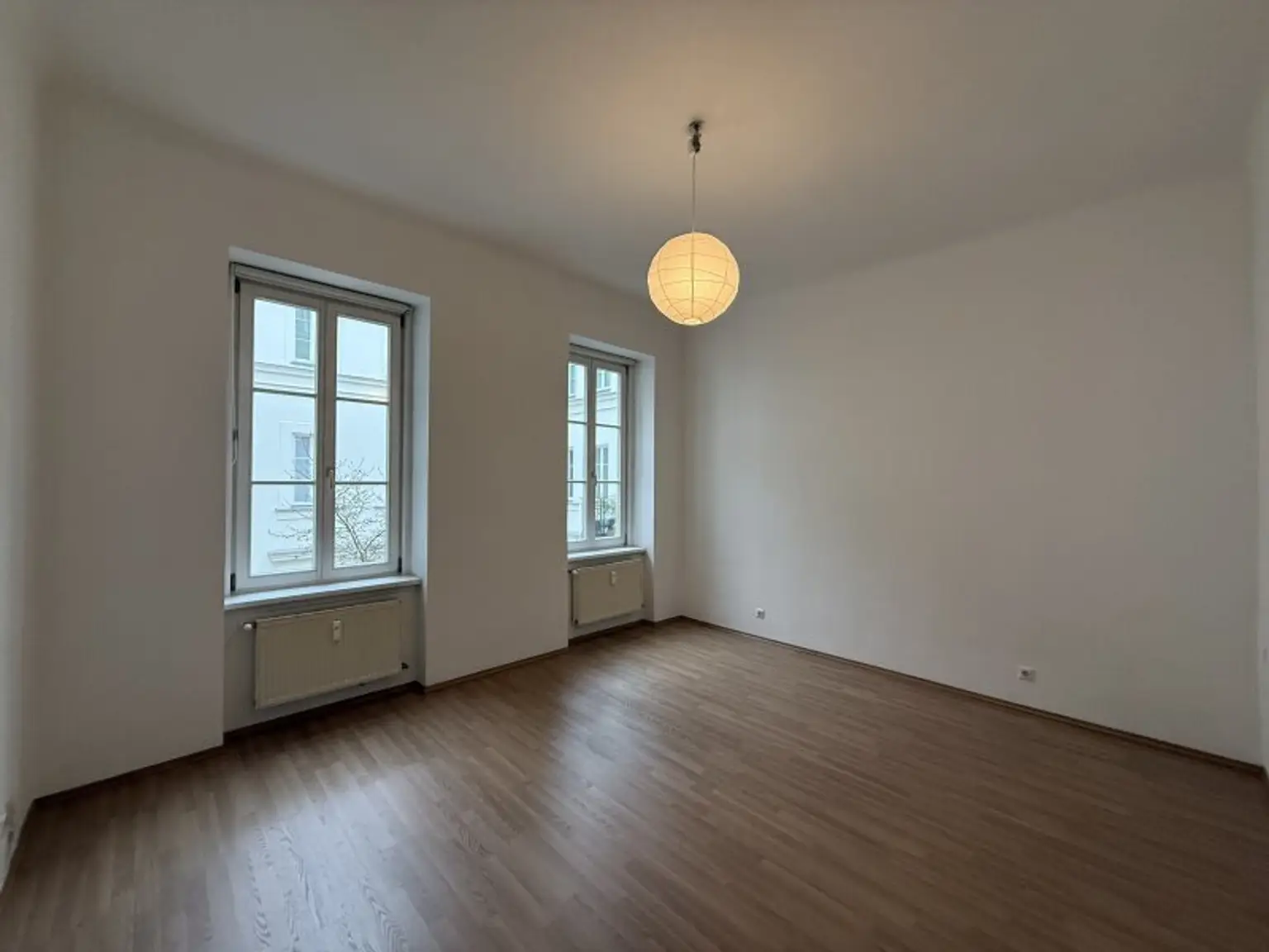 RUHE IN HISTORISCHEM AMBIENTE | ADLERHOF | 2-Zimmer-Wohnung inkl. Lift | 6 min Fußweg zur U3 VOLKSTHEATER