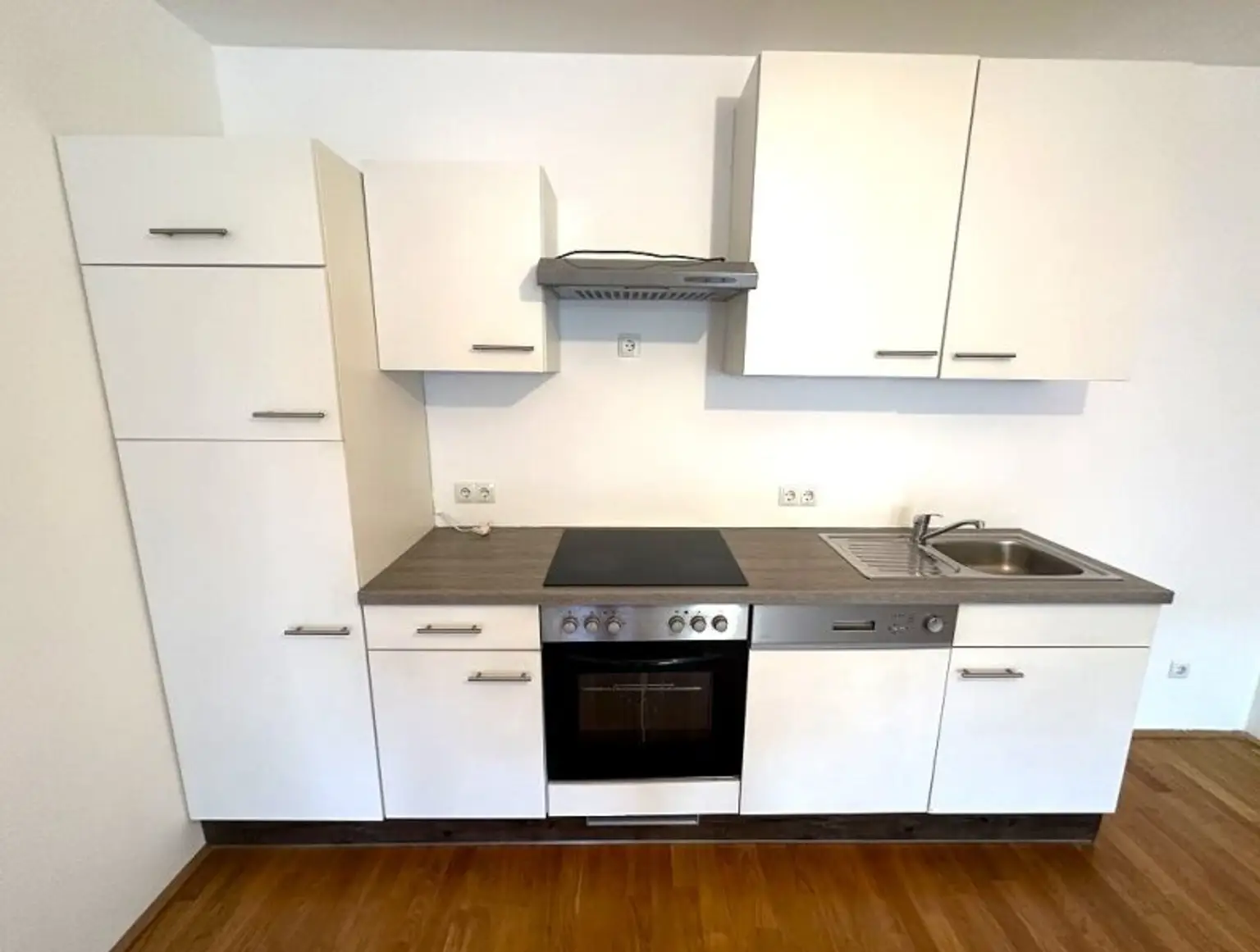 U3-NÄHE, LORYSTRASSE, sonnige 74 m2 Neubau mit 8 m2 Balkon, 2 Zimmer, Wohnküche, Wannenbad, Garage möglich, 3. Liftstock