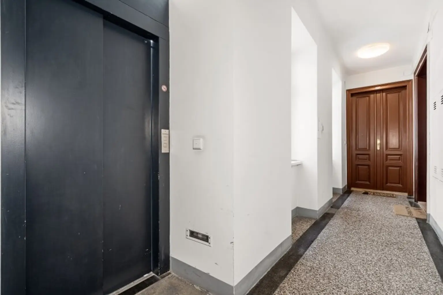 Ruhige, moderne 2-Zimmer Altbauwohnung in Zentrumsnähe! +++ RE/MAX Trend +++
