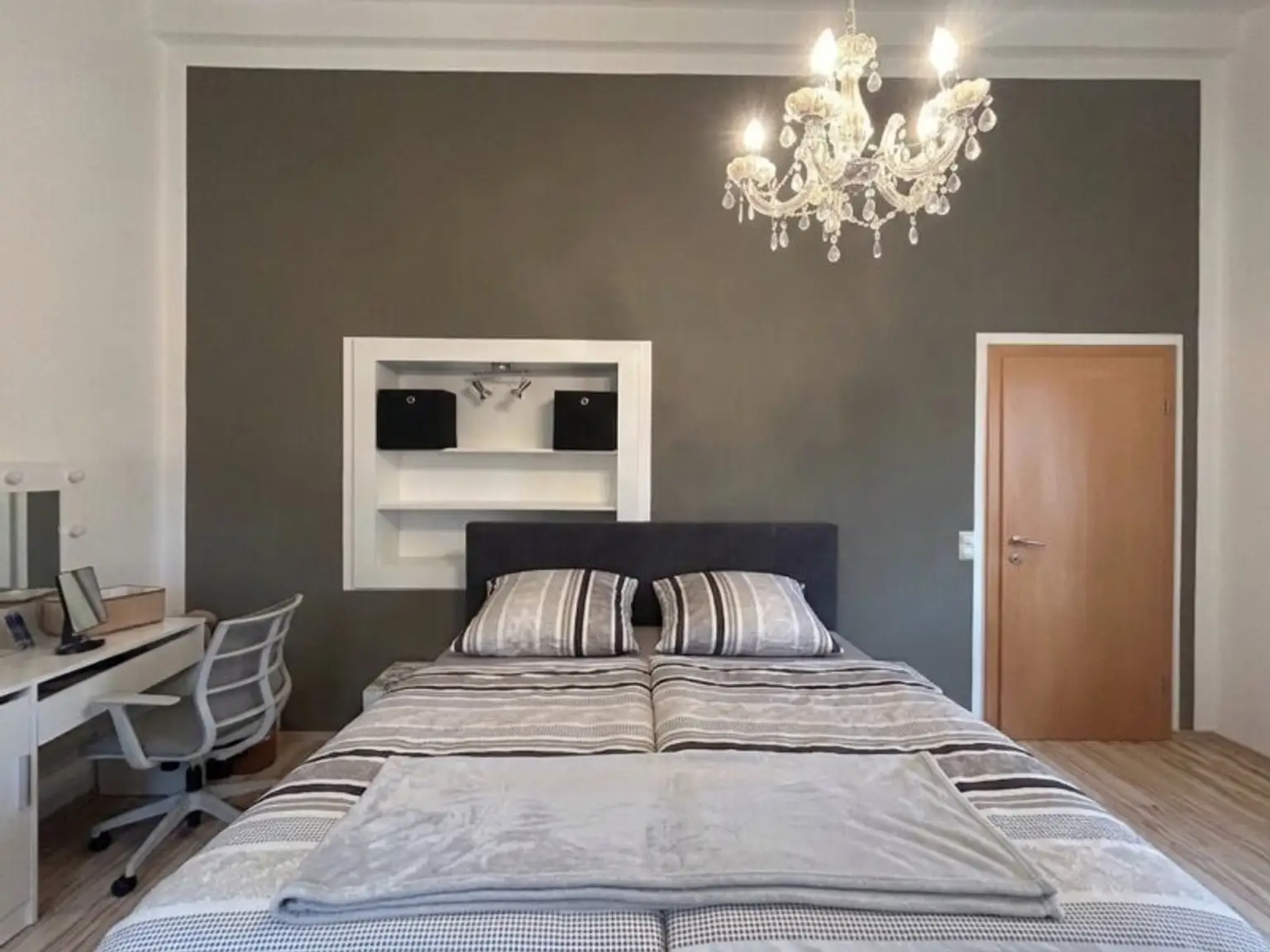 Eigennutzen oder Vermieten: Modernisiertes Zweifamilienhaus 195m² mit 6 Zimmern in verkehrsgünstiger Lage zur St Veiter Strasse , in Kärnten  € 419.000