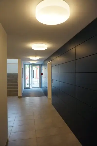 UNO - U1 Am Kaisermühlendamm  - Neubau mit großem Balkon und Garage - Mietbeginn ab 15. November 2025 | New 1BR apartment with Garage - start of lease 15/11/2025