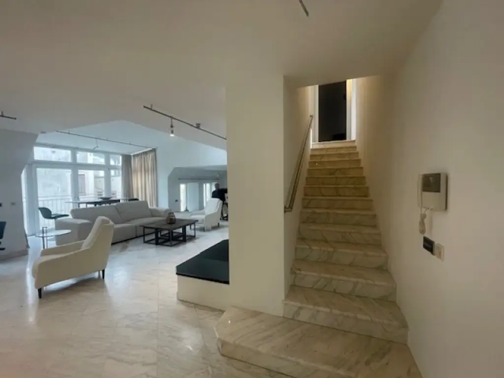 Möblierte Dachgeschoss Maisonette, 5 Zimmer, +3 (4) Schlafzimmer, 2 Bäder, Terrasse, offener Kamin - sehr attraktive Wohnung | furnished 4 BR apartment with 3 bathroom and terrace