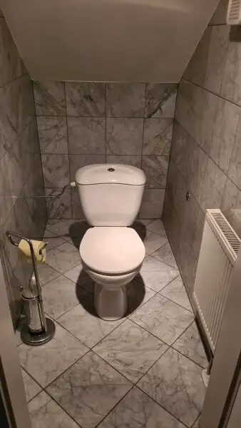 Sehr ruhige Siedlungslage - Riesige (teilbare)  Etagenwohnung mit 2 Balkonen, Garage, Sauna in einem sehr gepflegten Haus