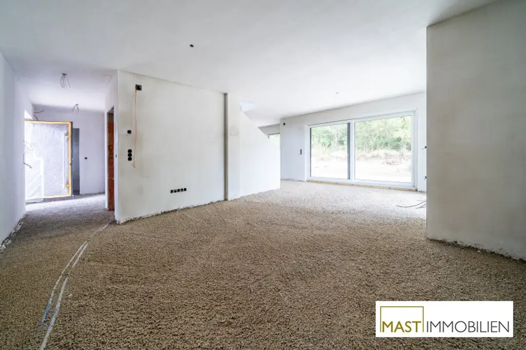 ERSTBEZUG - Modernes Einfamilienhaus mit 148 m² Wohnfläche, Balkon, Terrasse & 2 PKW-Stellplätzen in Strasshof – belagsfertig!