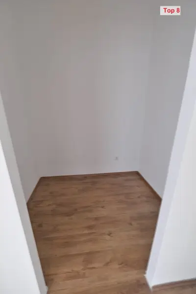 Drei UNBEFRISTETE 2 Zimmer-Wohnungen mit KFZ-Stellplatz im Haus