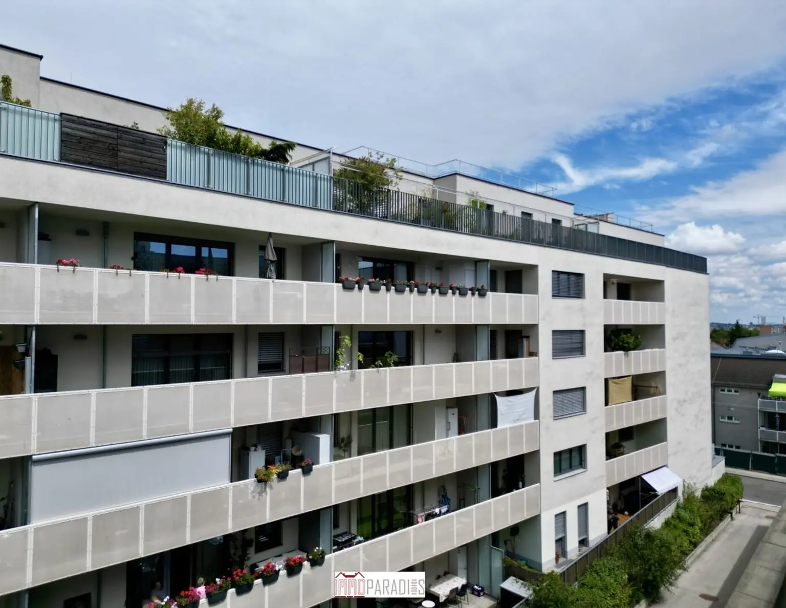 Traumhafte, neuwertige 4-Zimmer-Wohnung mit Loggia & optionalem Tiefgaragenstellplatz
