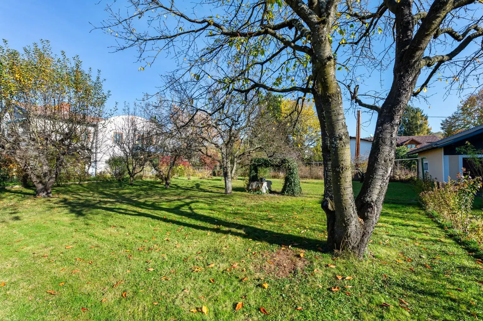 Einfamilienhaus mit wunderschönem Grundstück in ruhiger Lage