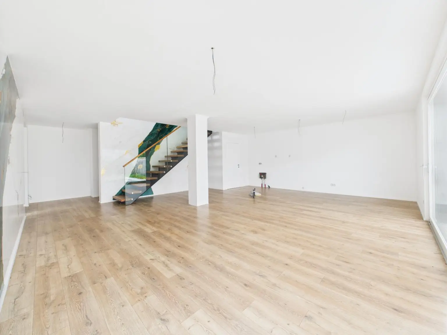 Modernes Wohnen auf höchstem Niveau: Erstbezug mit Smart Home, Salzwasserpool & 149 m² Wohnfläche in Wels-West