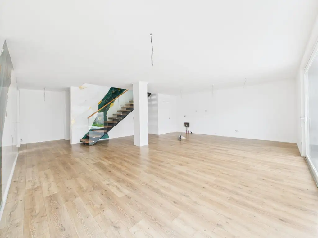 Modernes Wohnen auf höchstem Niveau: Erstbezug mit Smart Home, Salzwasserpool & 149 m² Wohnfläche in Wels-West