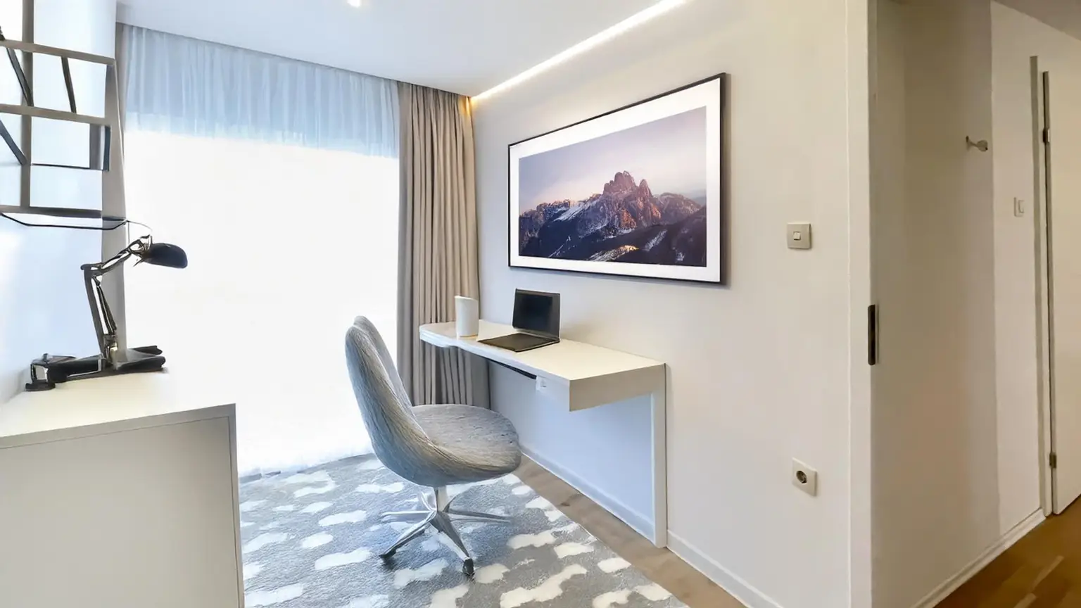 3 Zimmer mit Balkon, komplett neues Bad und WC