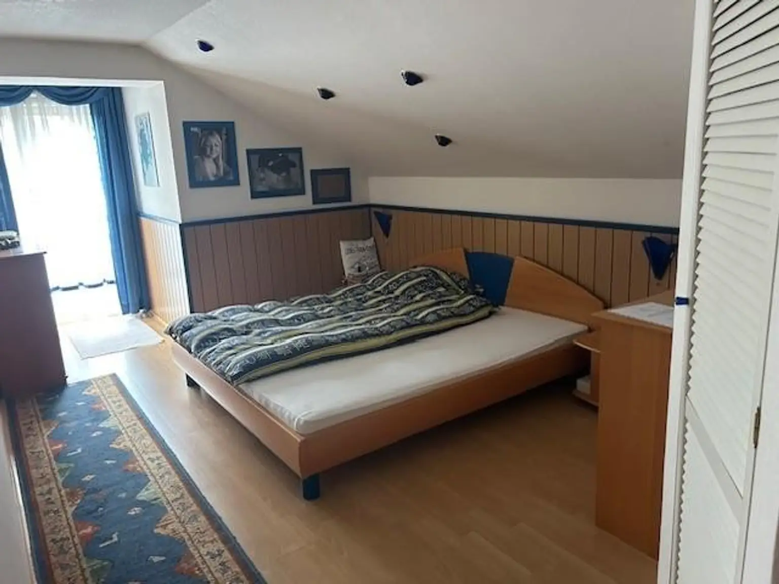 2 bis 3 Familienhaus mit Vollkeller,    mit  4 Garagen, Brunnen und Werkstatt  - sehr viel Wohnraum- 4 Bäder