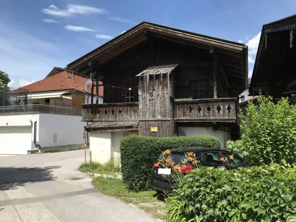 Sanierungsbedürftiges Wohnhaus in bester Wohnlage von Kolsass