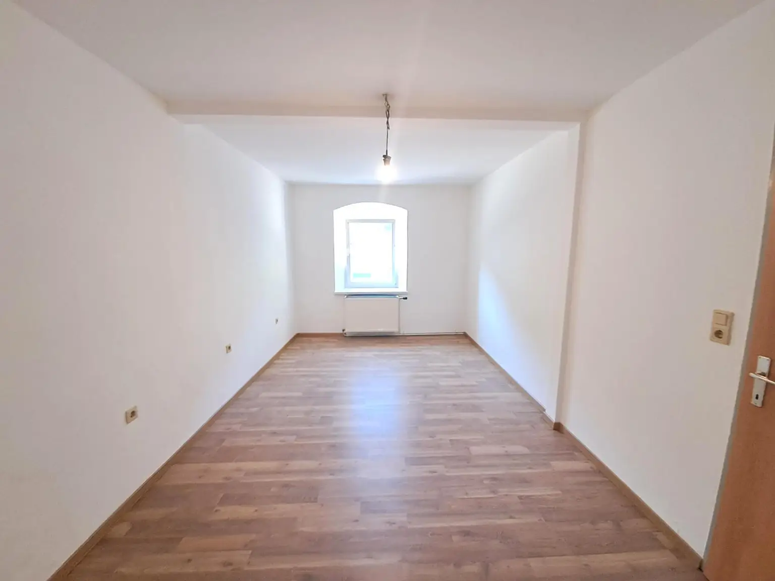 ZENTRUMSLAGE! Zinshaus mit 6 Wohneinheiten! 3 Wohnungen VERMIETET / 3 FREI und SANIERT