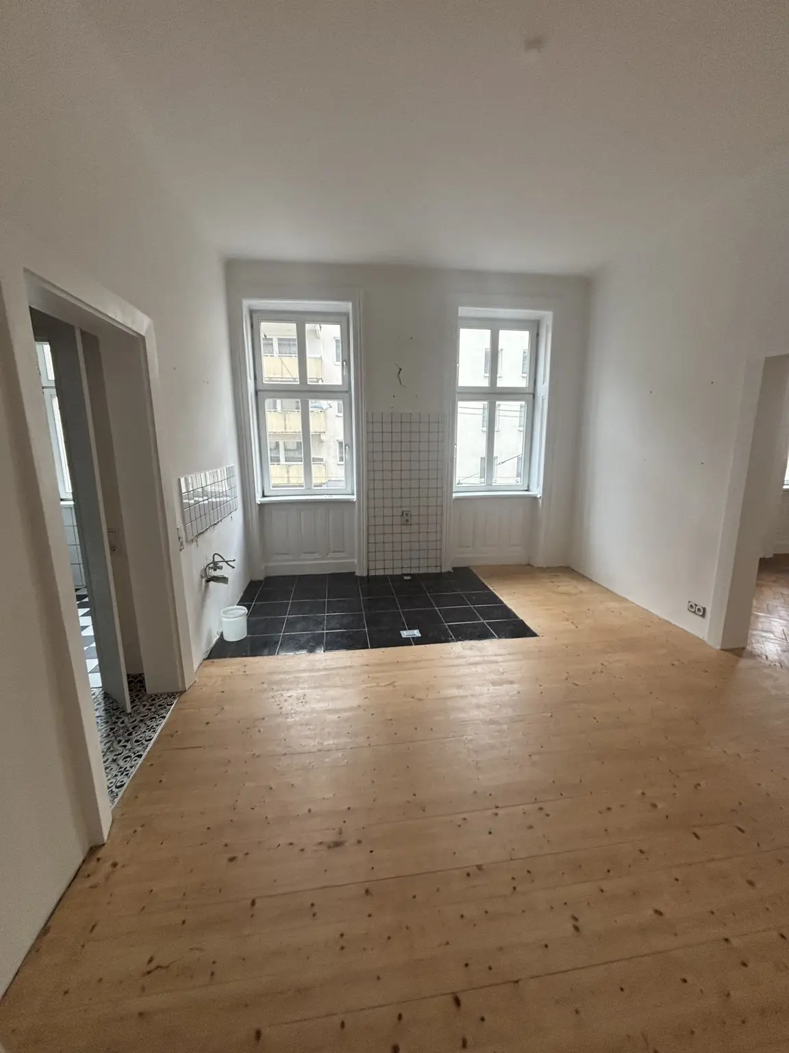 Sanierungsbedürftige 4 Zimmer Altbauwohnung mit viel Potential in zentraler Döblinger Lage - Billrothstrasse !