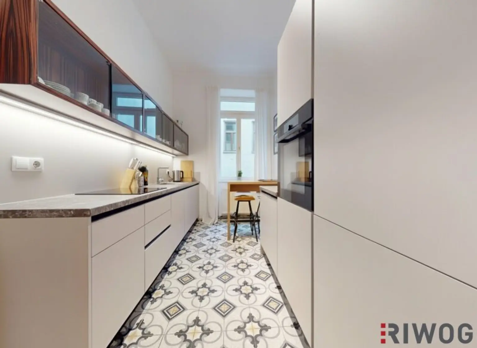 Wohnung mit touristischer Widmung nahe Schloss Schönbrunn | Prunkvolles 3-Zimmer Altbauapartment mit Loggia I 360° Rundgang