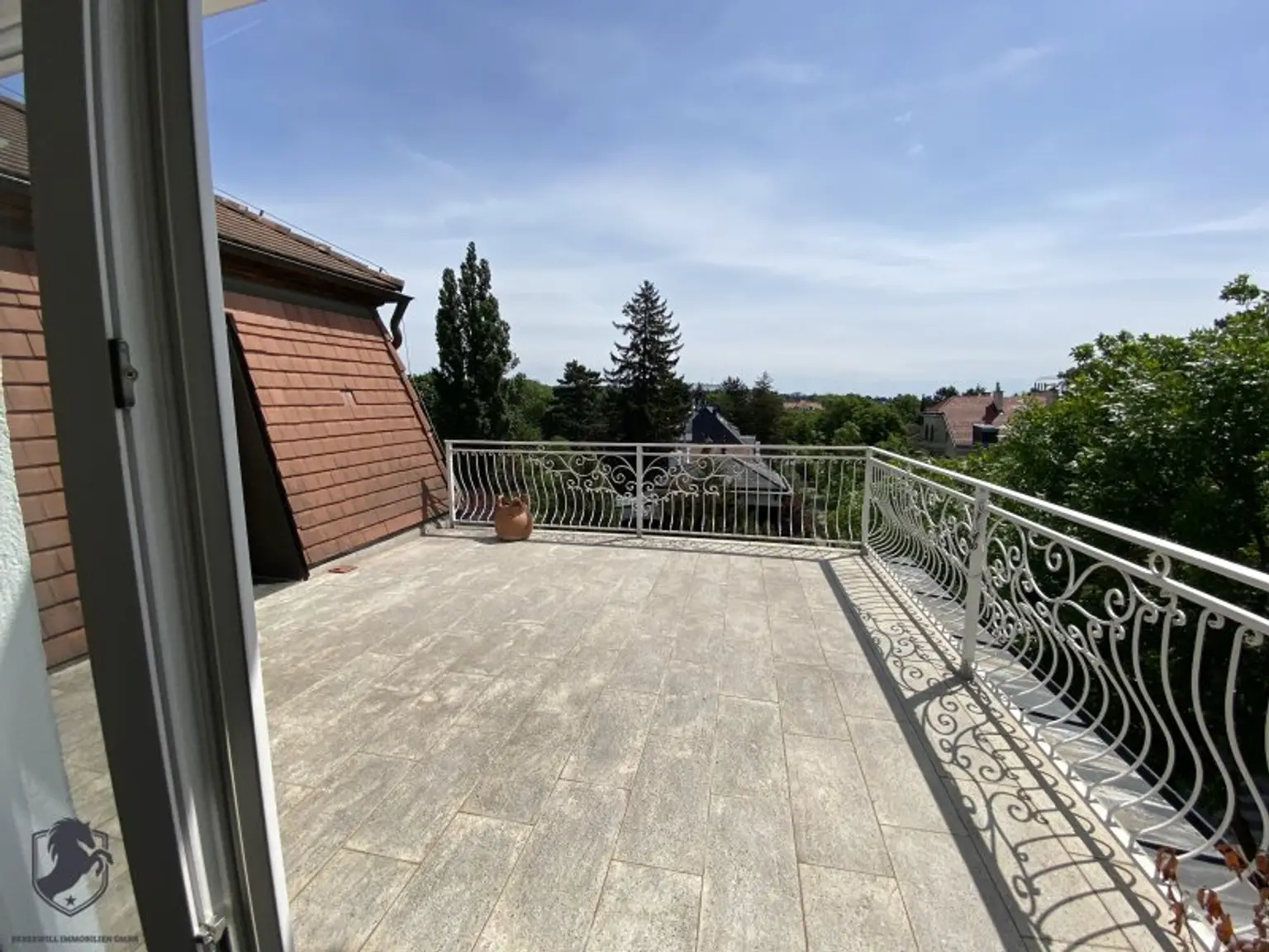 Zum Verkauf gelangt eine außergewöhnliche Villa in absoluter Bestlage von Hietzing