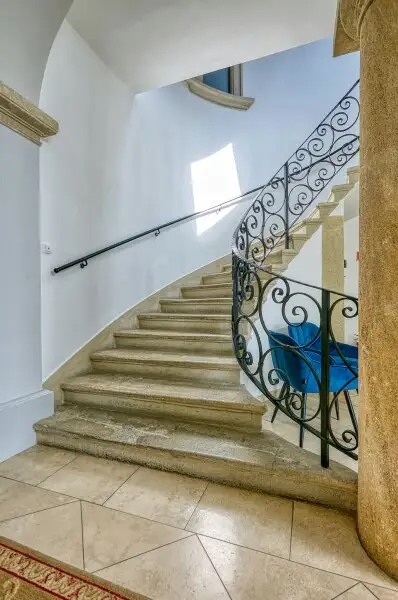 +++ Historischer Immobilienkomplex im Herzen von Sopron mit vielseitigem Entwicklungspotenzial +++