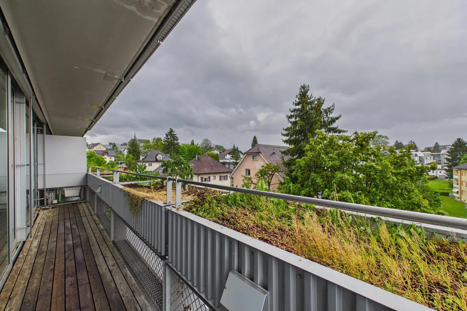Helle 2 Zimmer mit großem Balkon