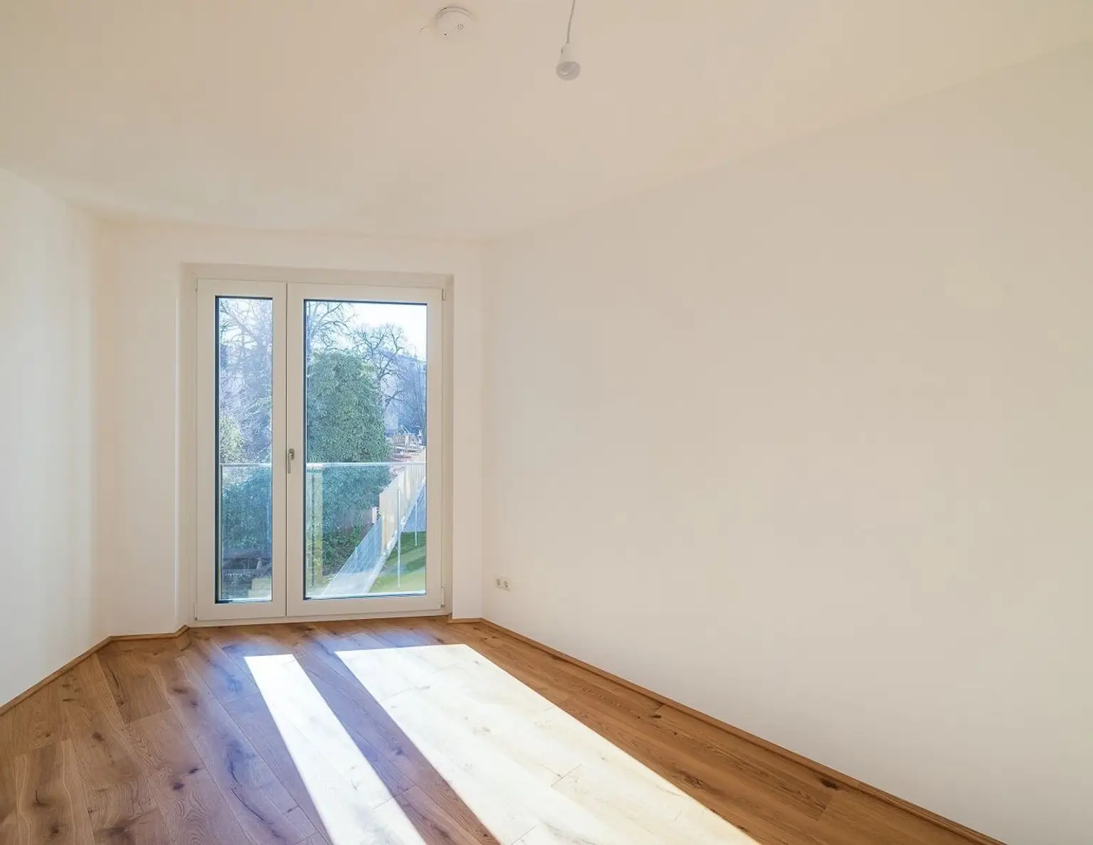 Stadtnahes Wohnglück: Investieren Sie in zeitgemäße Neubauten am Stadtrand