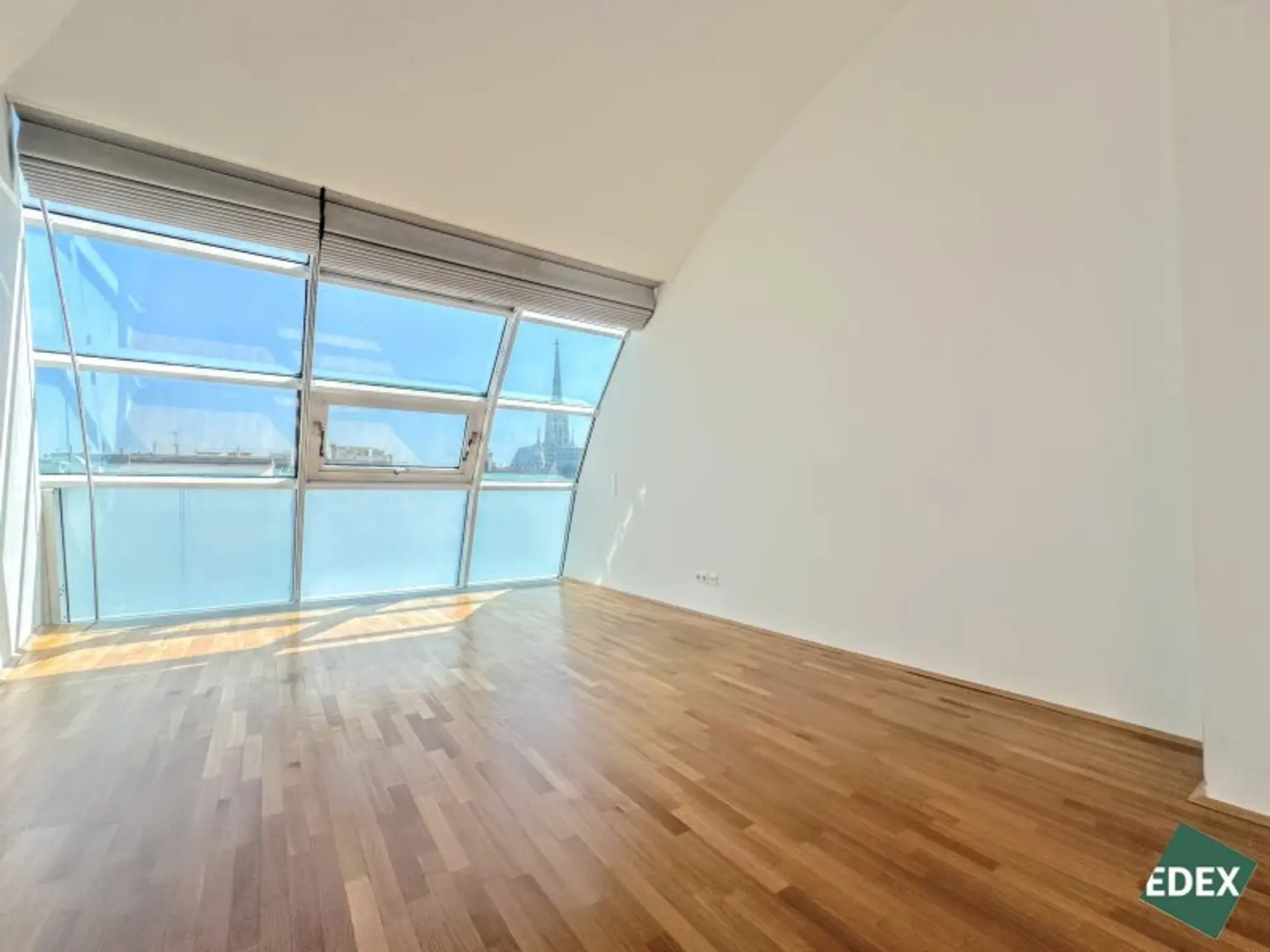 Exklusive Innenstadt-Maisonette mit Glasfront, Freiflächen & Stephansdom-Blick