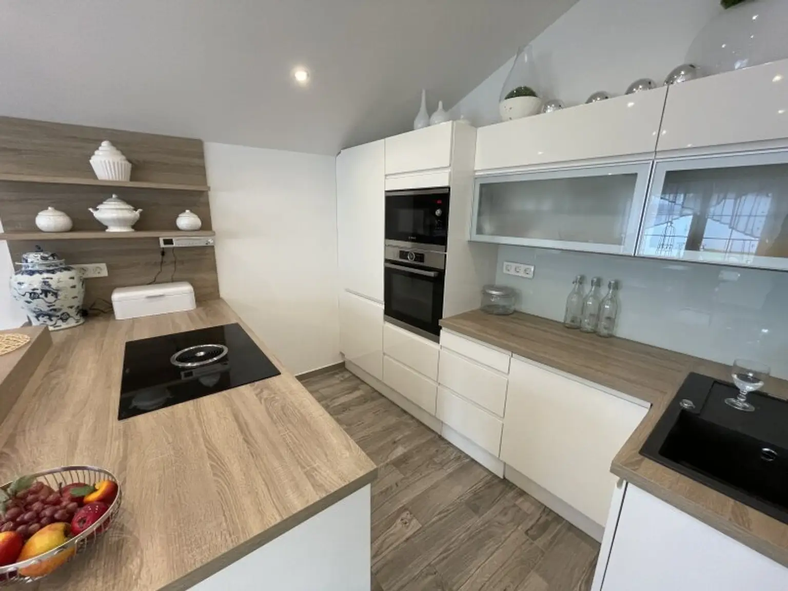 TOP-LIEGENSCHAFT MIT LUXUIÖSEM HAUS UND 2.568 m² GRUND - GRÜNRUHELAGE!