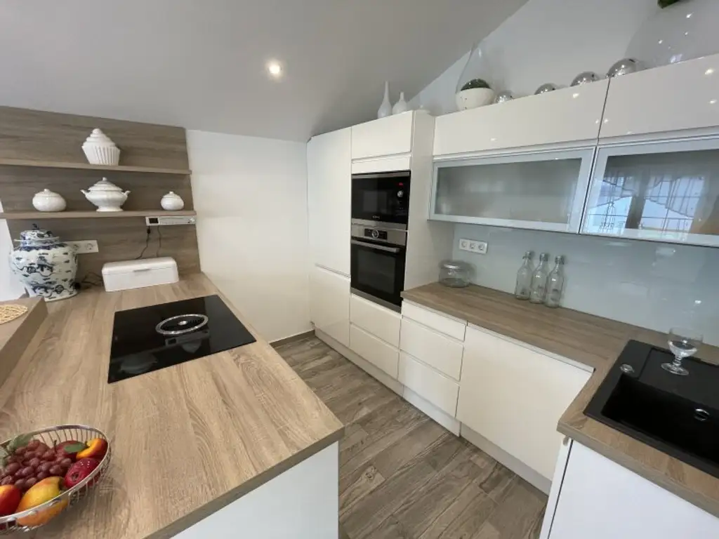 TOP-LIEGENSCHAFT MIT LUXUIÖSEM HAUS UND 2.568 m² GRUND - GRÜNRUHELAGE!