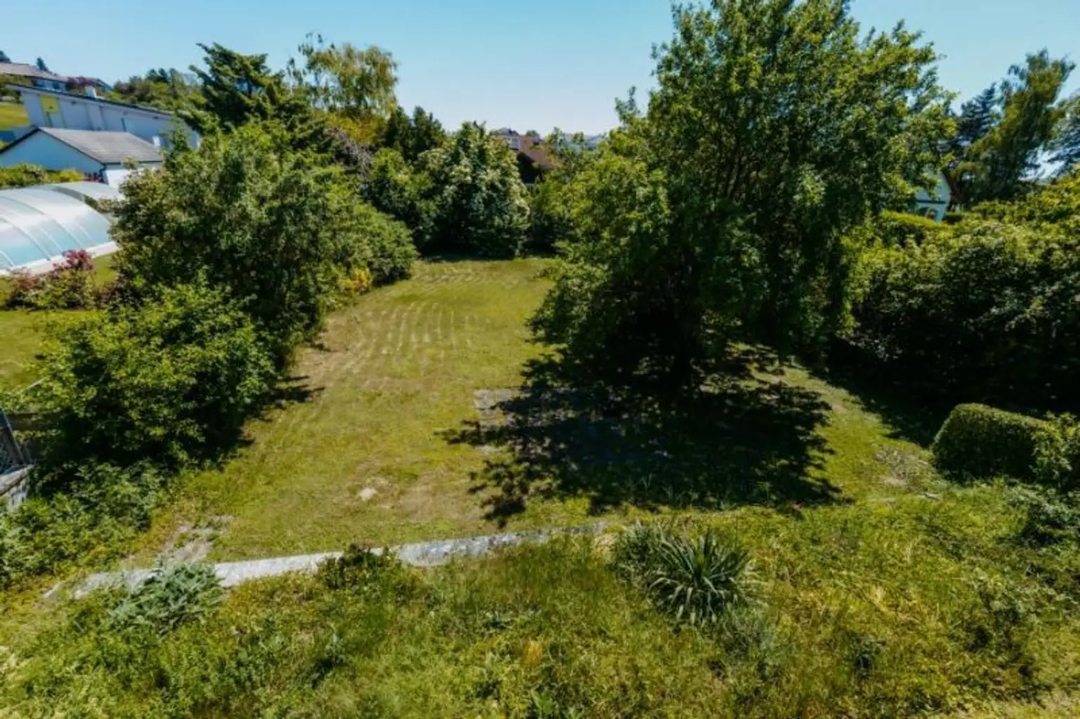 Elegantes, gepflegtes Einfamilienhaus mit Garage und uneinsehbarem Garten, Altbaumbestand