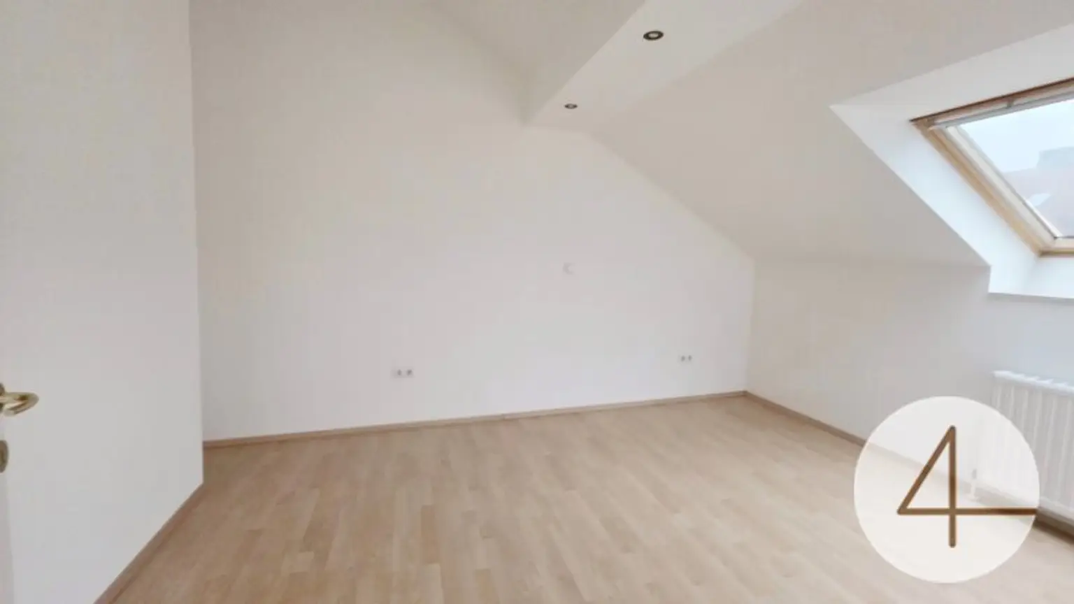 Gesamtes Dachgeschoß steht zum Verkauf