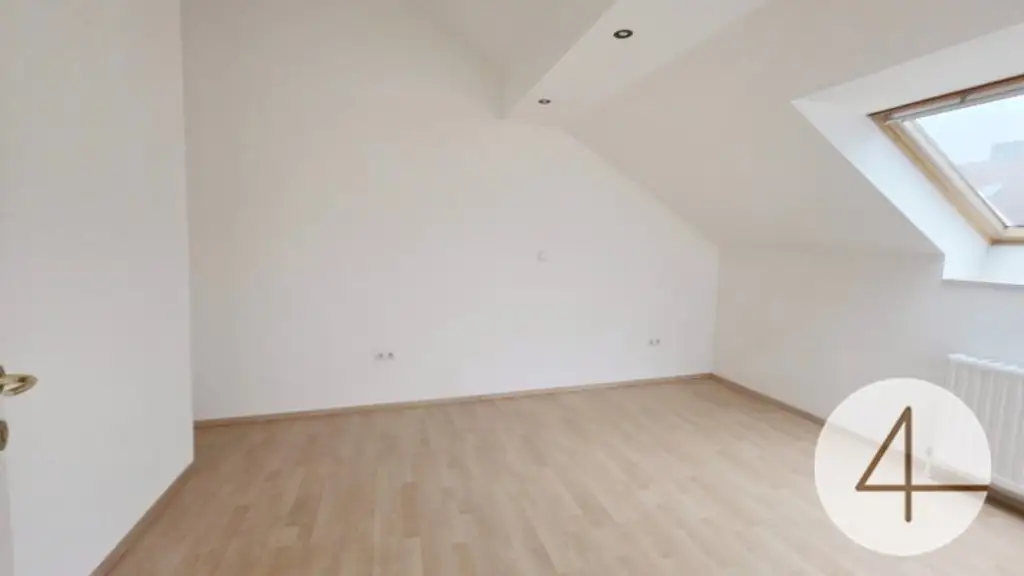 Gesamtes Dachgeschoß steht zum Verkauf