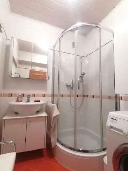 Leistbares Eigentum in Grünlage: 2-Zimmer-Wohnung mit Loggia und Stellplatz!