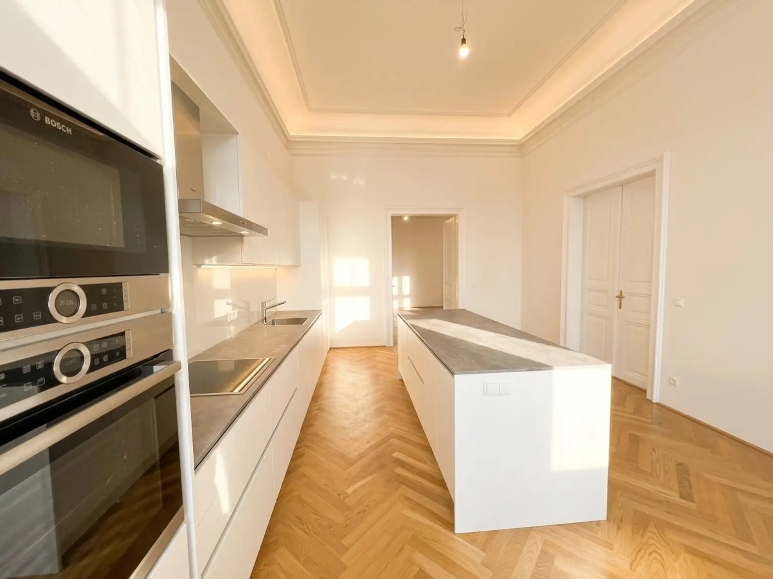 Prunkvolle Altbau-Wohnung im repräsentativen Haus / Wonderful apartment in a representative building