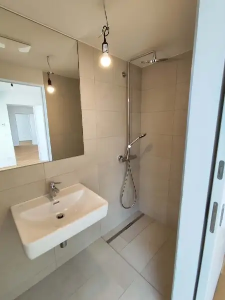 NEUBAU DACHGESCHOß-3-Zimmer-ERSTBEZUG mit Balkon in 1210 Wien! Top 2/50