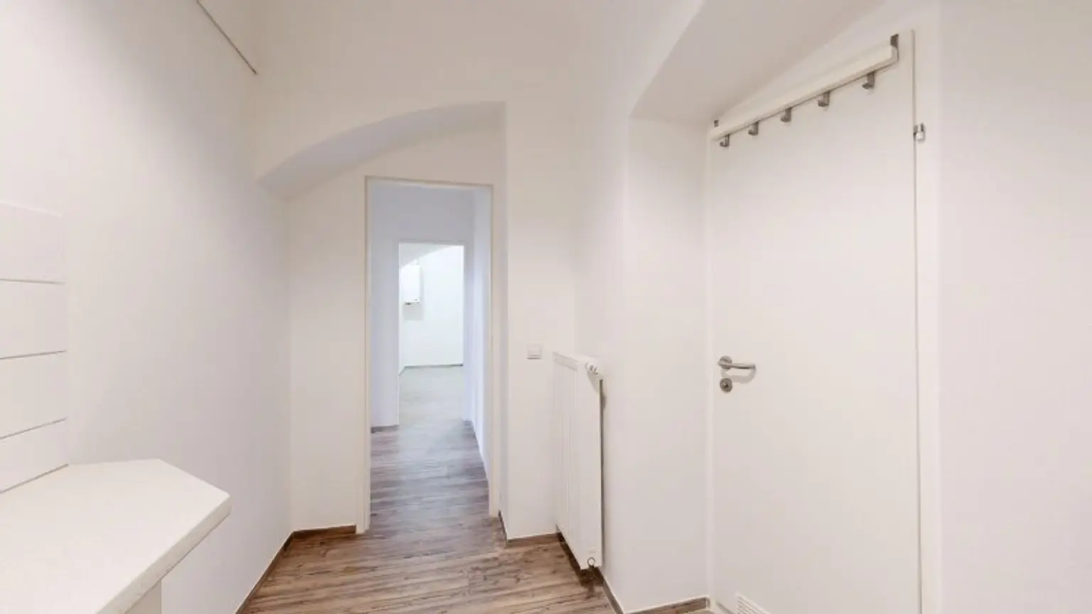 Renovierte, attraktive Werkstatt | 2 Zimmer - 80 m² | Küche & Badezimmer | Nähe Aumannplatz