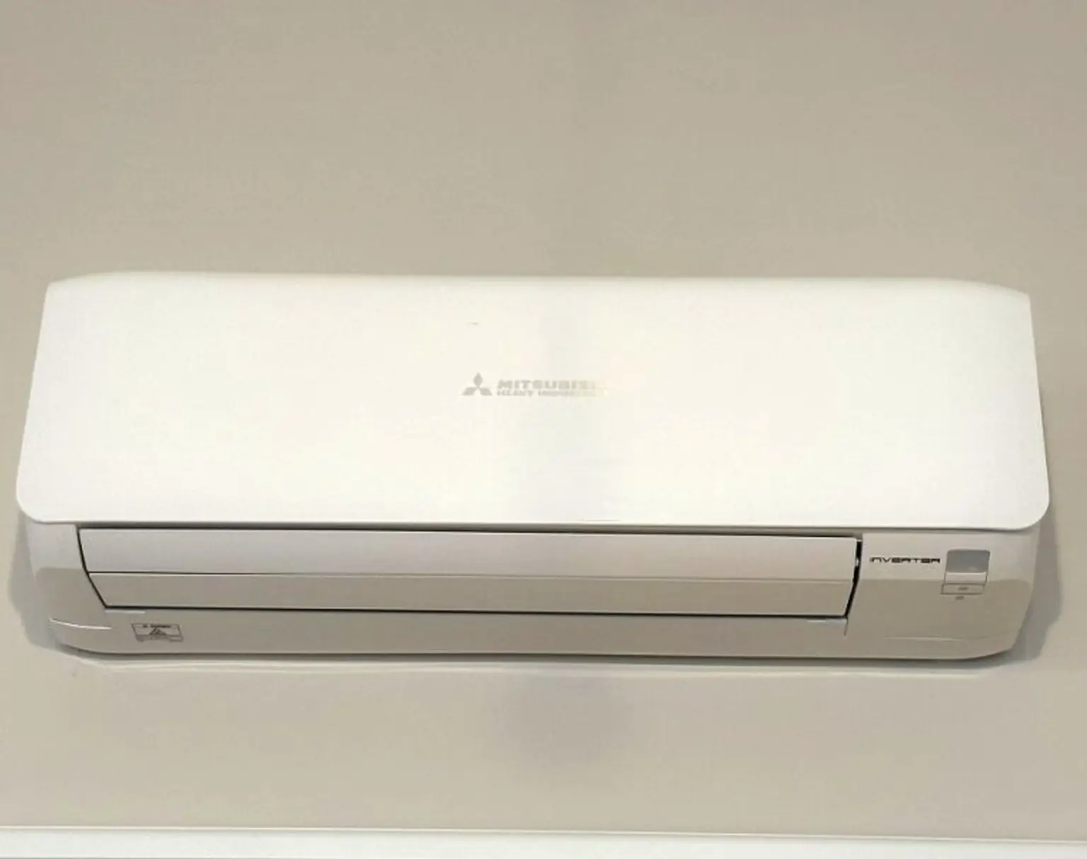 MÖLLWALDPLATZ, U1-NÄHE, 124 m2 ALTBAU, Wohnküche, 2 Zimmer, klimatisiert, 2 Bäder, Parketten, Loggia, 1. Liftstock, provisionsfrei