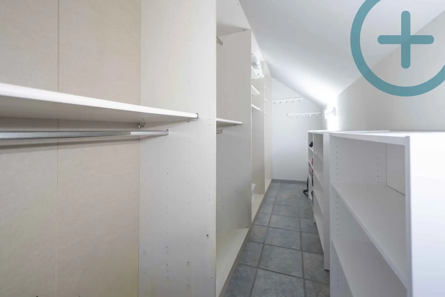 Kleiderschrank