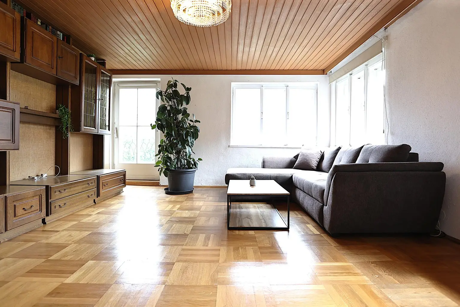 Wohnzimmer OG mit Balkon und Aussicht
