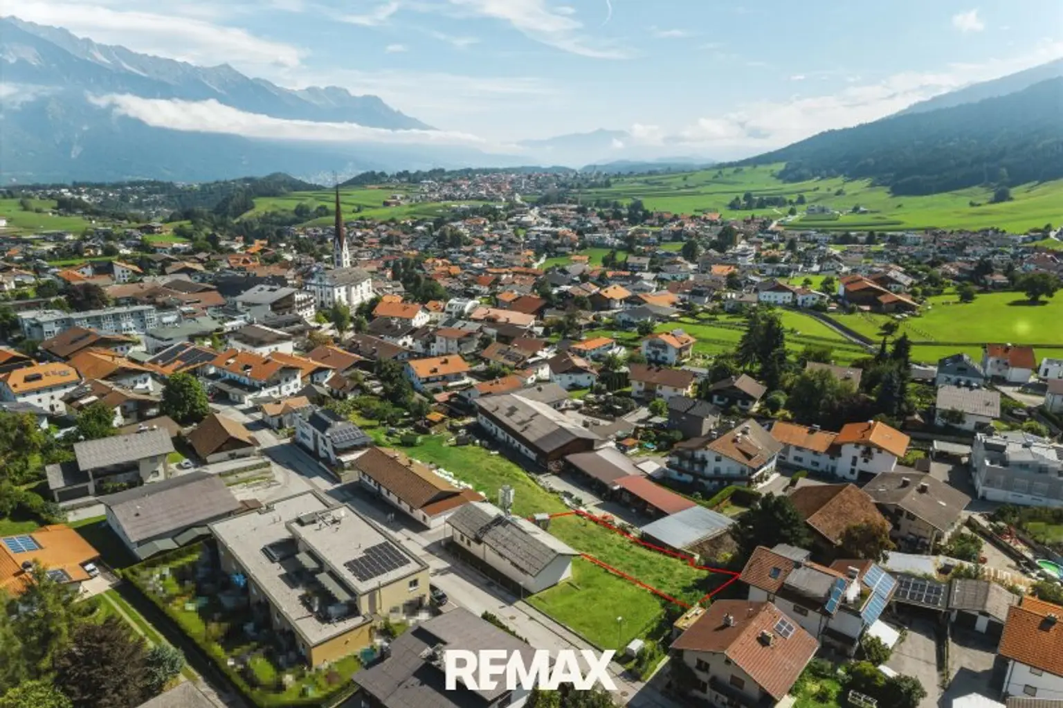 Grundstück mit Blick in Ort
