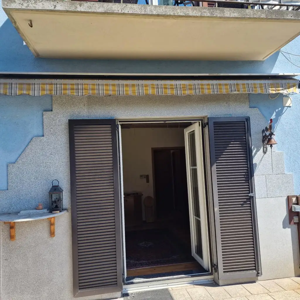 Gut aufgeteilte 3-Zimmer-Wohnung mit Terrasse und eigener Grünfläche