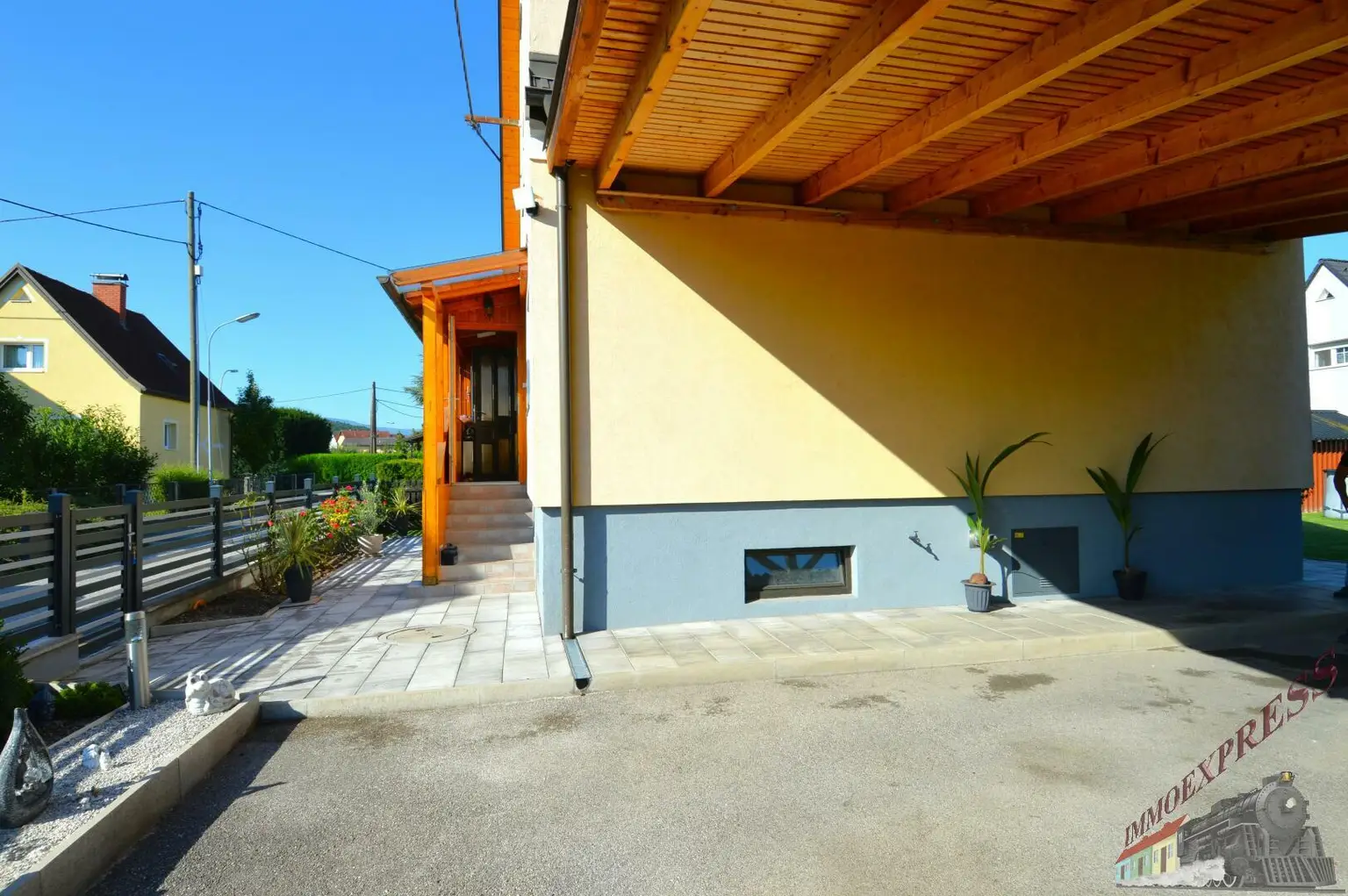 Einfamilienhaus in ruhiger Siedlungslage mit schönem Garten und Solaranlage