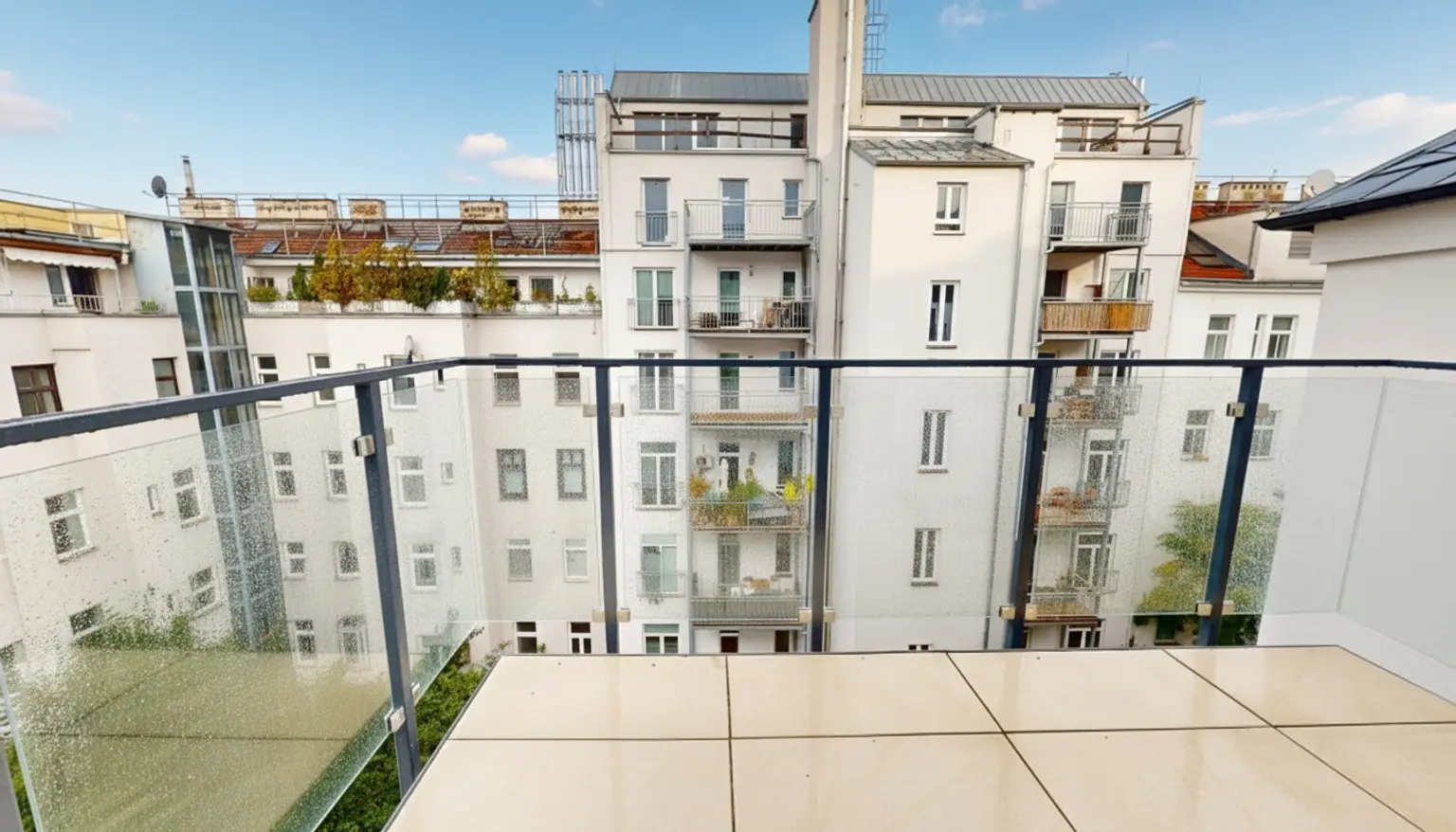 Traumhafte Dachgeschoßwohnung mit einladender Terrasse A\\