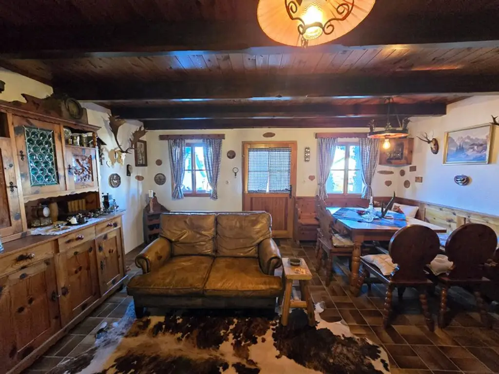 *** TOP SANIERTES HAUS IN ZENTRUMS-LAGE *** KACHELÖFEN *** TERRASSEN *** uvm....