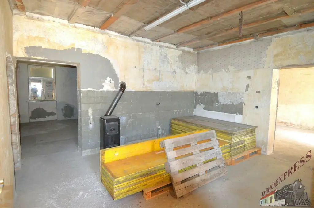 Entkerntes Einfamilienhaus mit großem Innenhof und hochwertig saniertem Stadl - zentrale Ruhelage