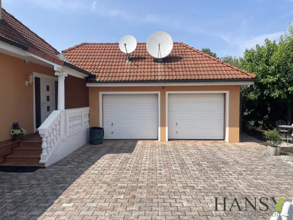 Neuwertiges Traum-Einfamilienhaus in Pfaffstätten: Stil, Pool und Gartenparadies!