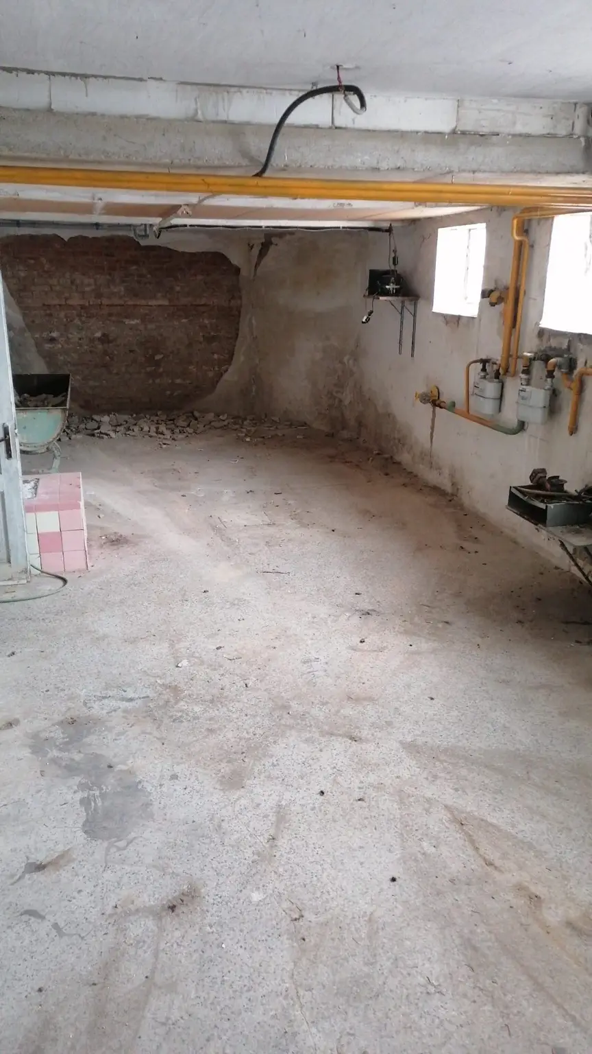 12 Zimmer Haus  mit Geschäftslokal auf 948 m2 Grundstück