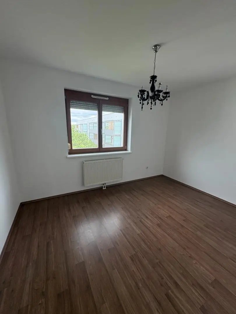 Geräumige 3-Zimmer Wohnung mit Loggia in zentraler Lage