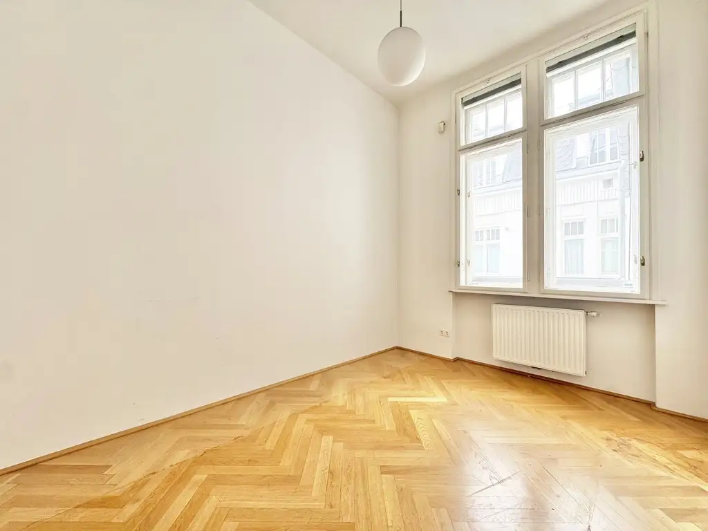 TOPLAGE | TRAUMHAFTE ALTBAUWOHNUNG MIT BALKON | HELLE 4 ZIMMER | U-BAHN-NÄHE