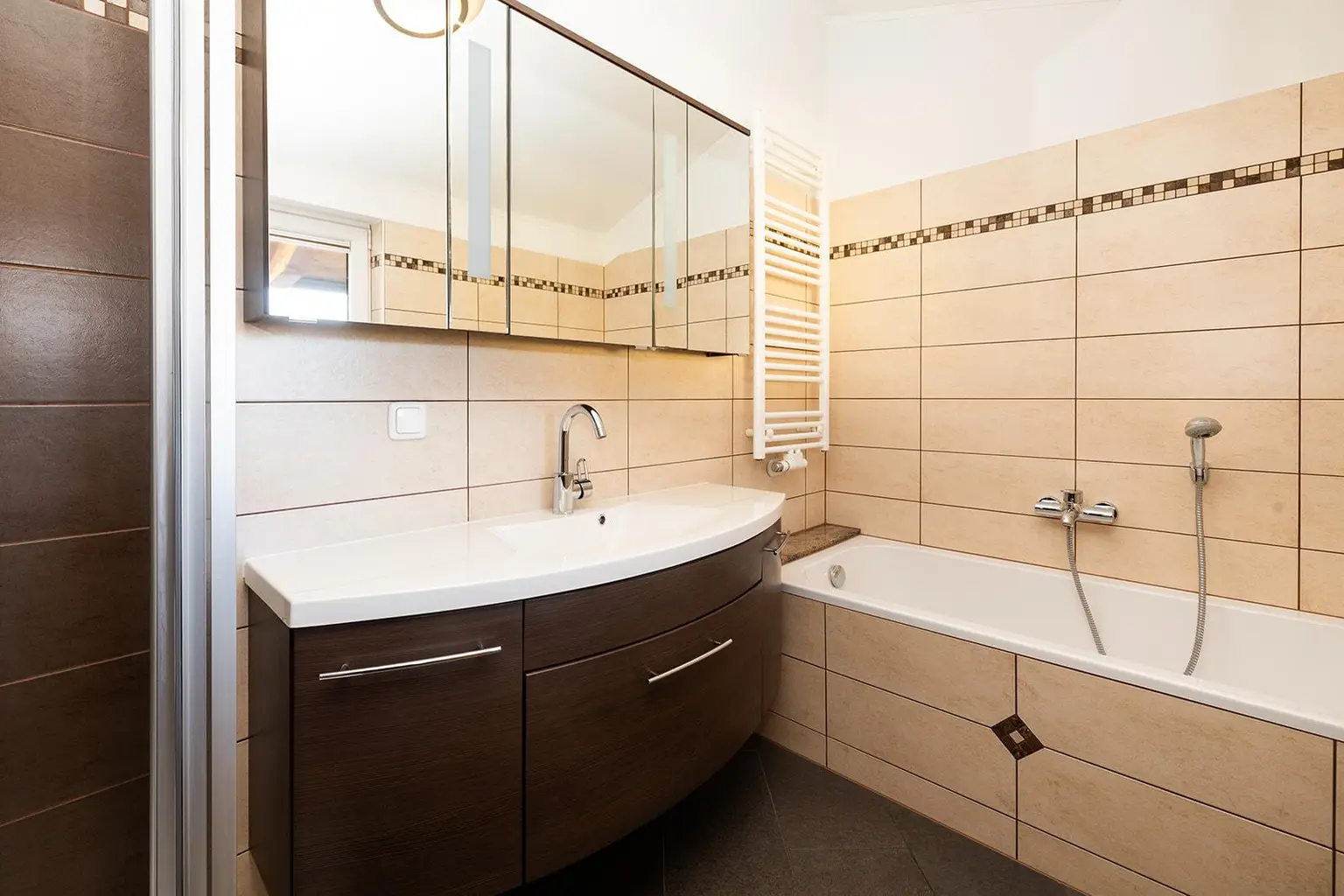 Badezimmer Hauptschlafzimmer