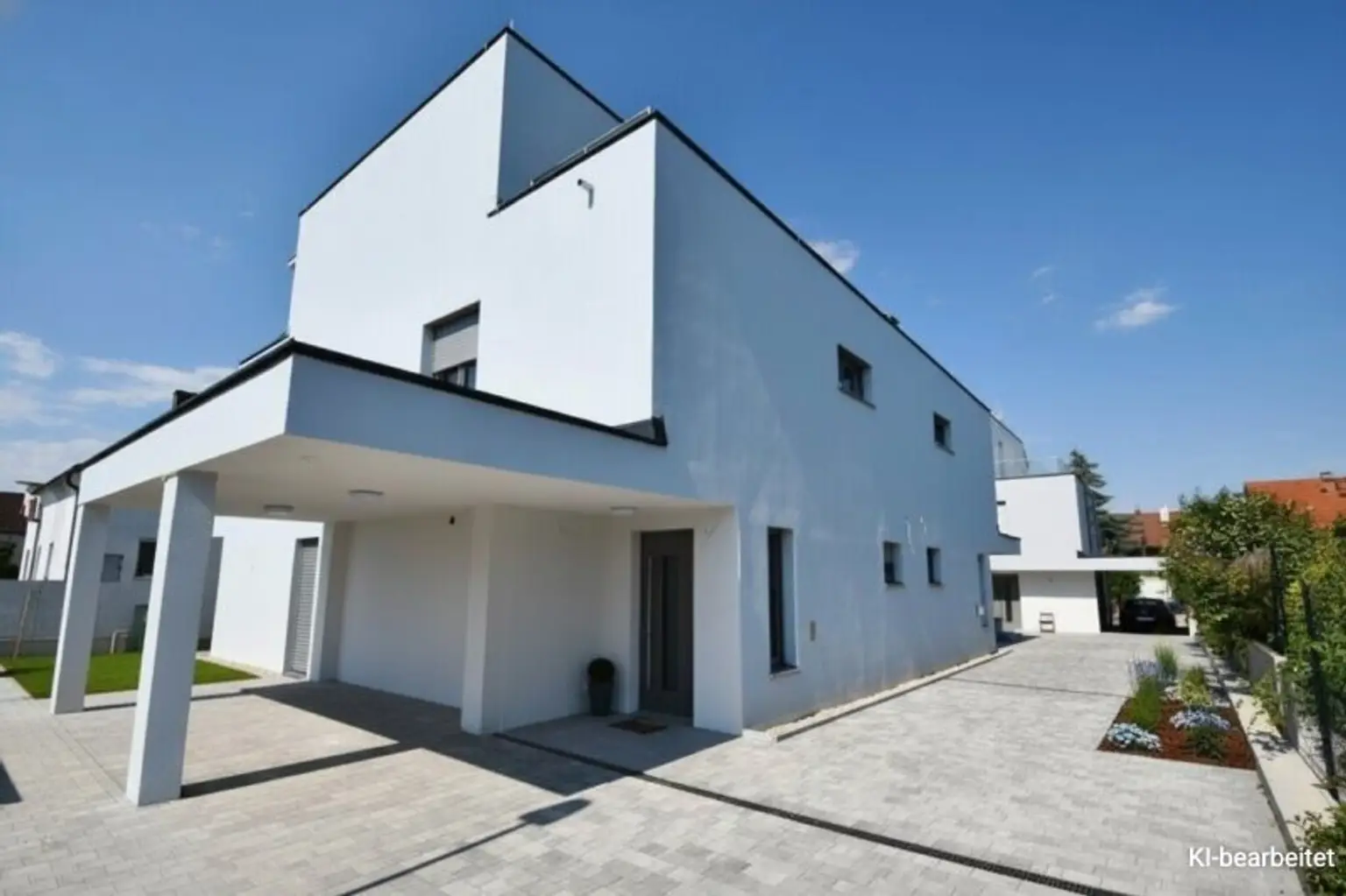 Erstbezug - Exklusive Doppelhaushälfte mit Garten und Terrassen in Traumlage