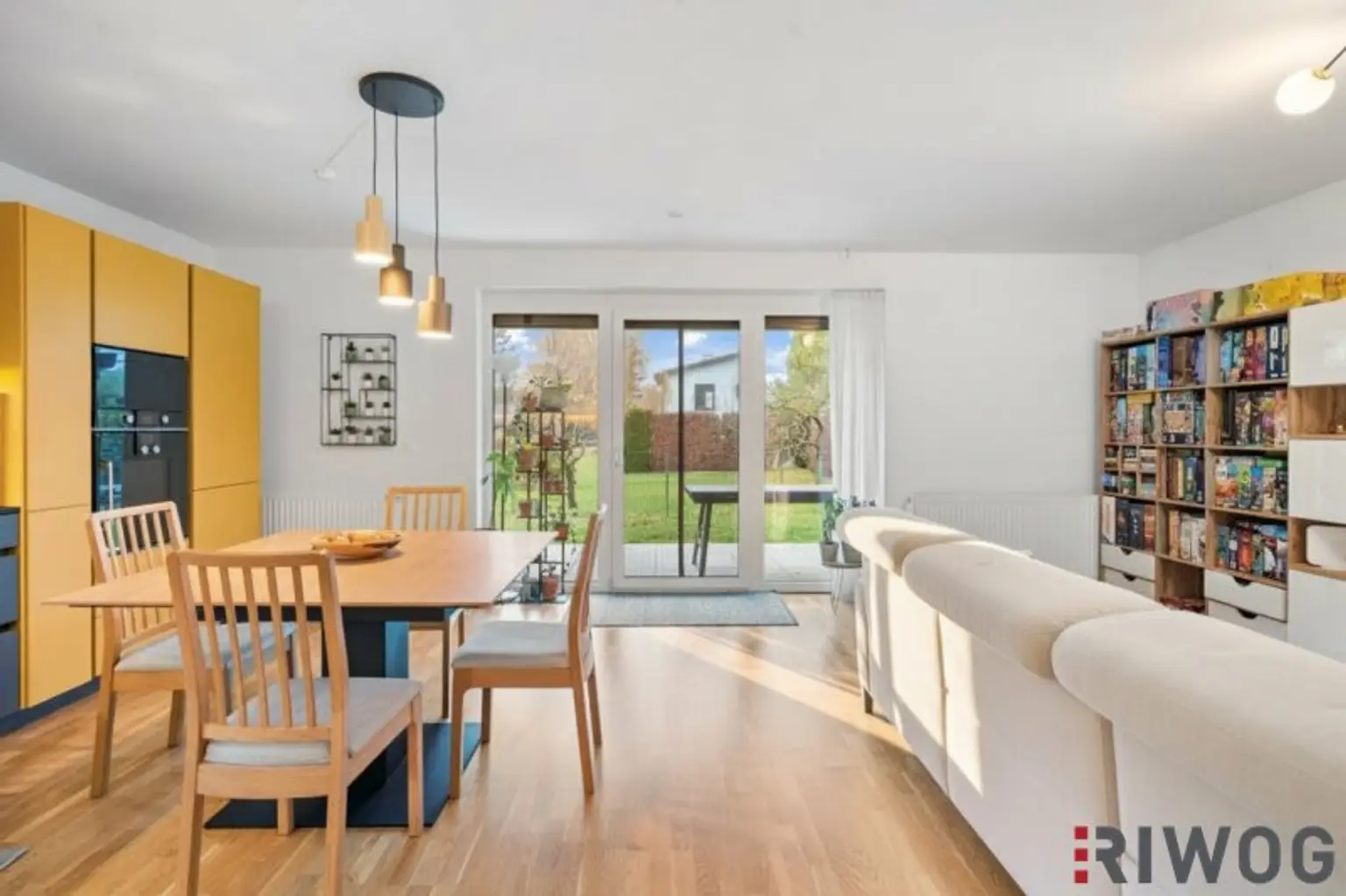 Effiziente aber Großzügige Gartenwohnung mit ca. 200 m² Garten, Luxus Küche mit Gaggenau Geräte und in ruhige Lage aber nähe U-Bahn